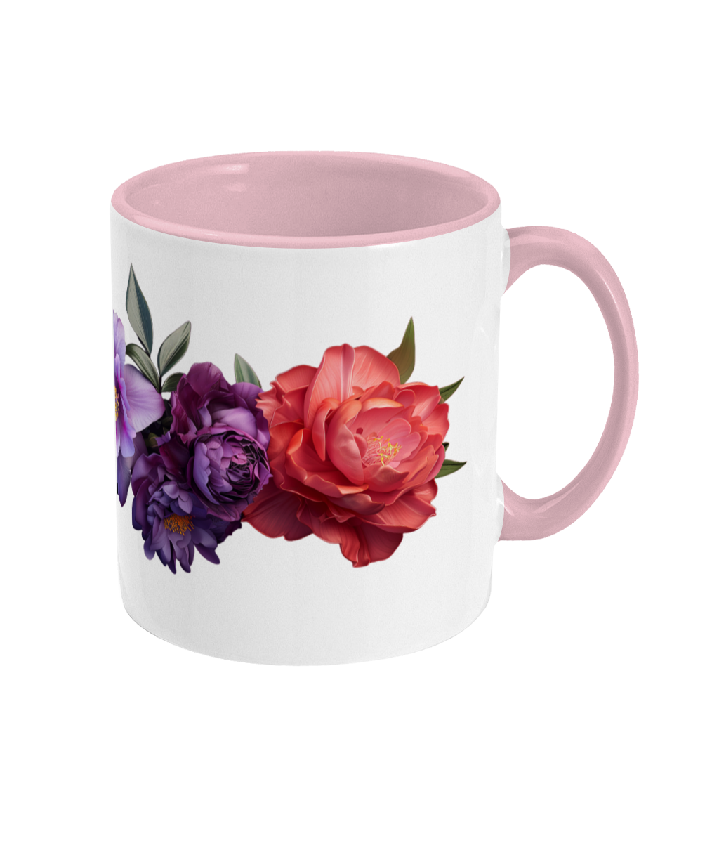 Fleurs colorées dans une tasse