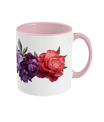 Fleurs colorées dans une tasse