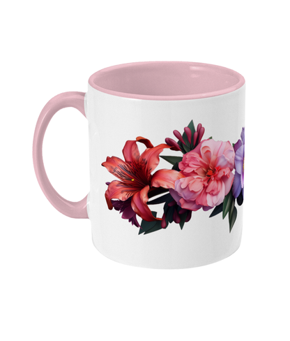 Fleurs colorées dans une tasse