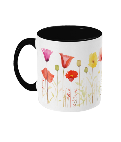 Fleurs colorées dans une tasse